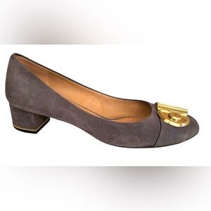 SALVATORE FERRAGAMO grey  Fiamma Keyhole Accent Round Toe Heels Size 40.